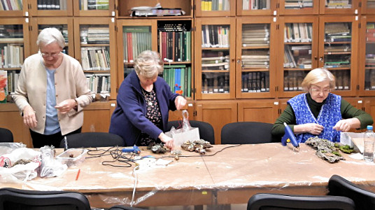 vanoce_2019_04_lidi.jpg (89275 bytes)